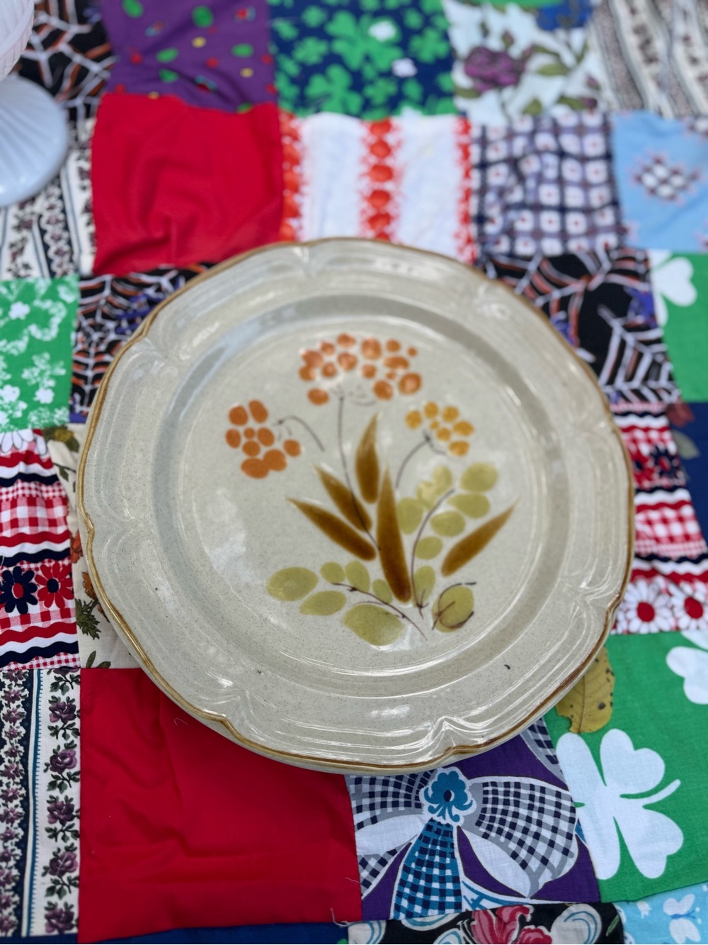 Vintage Hearthside Somerset floral stoneware dinner plate